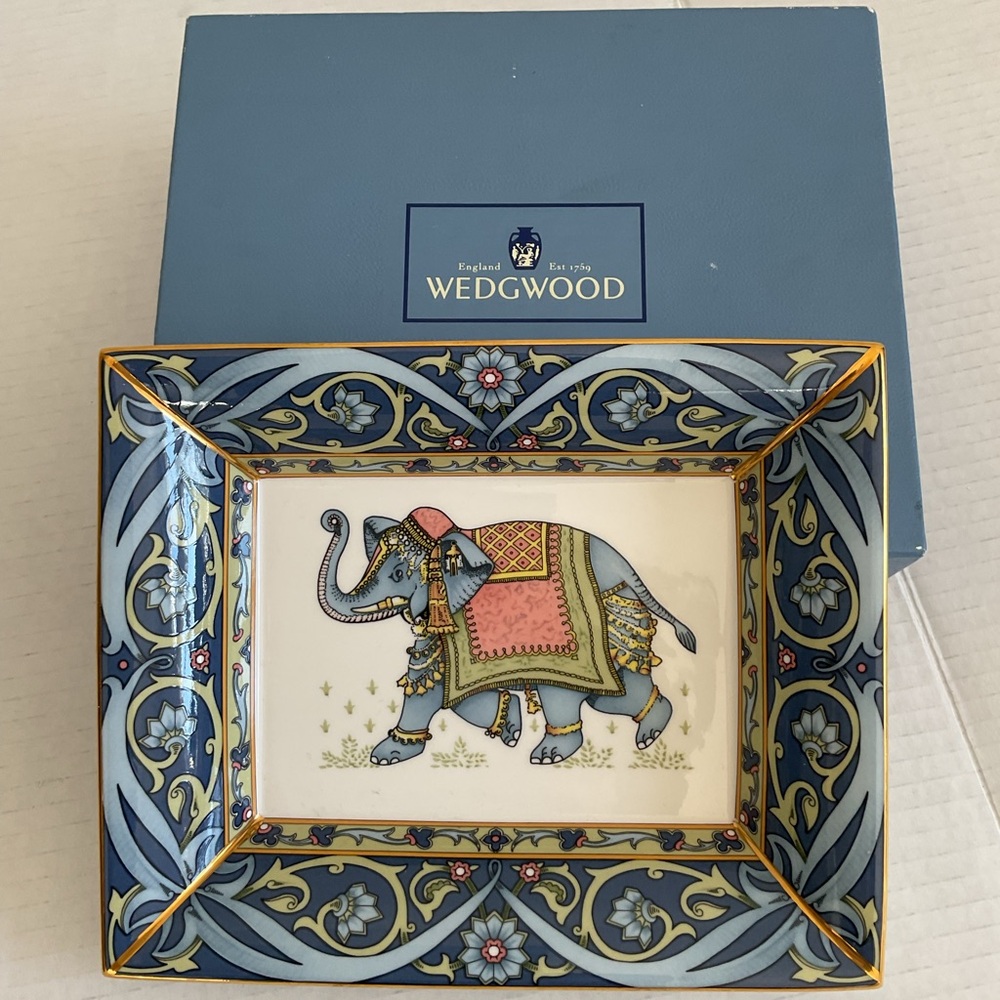 Wedgwood Blue and White Elephant Plate
Signed collectors